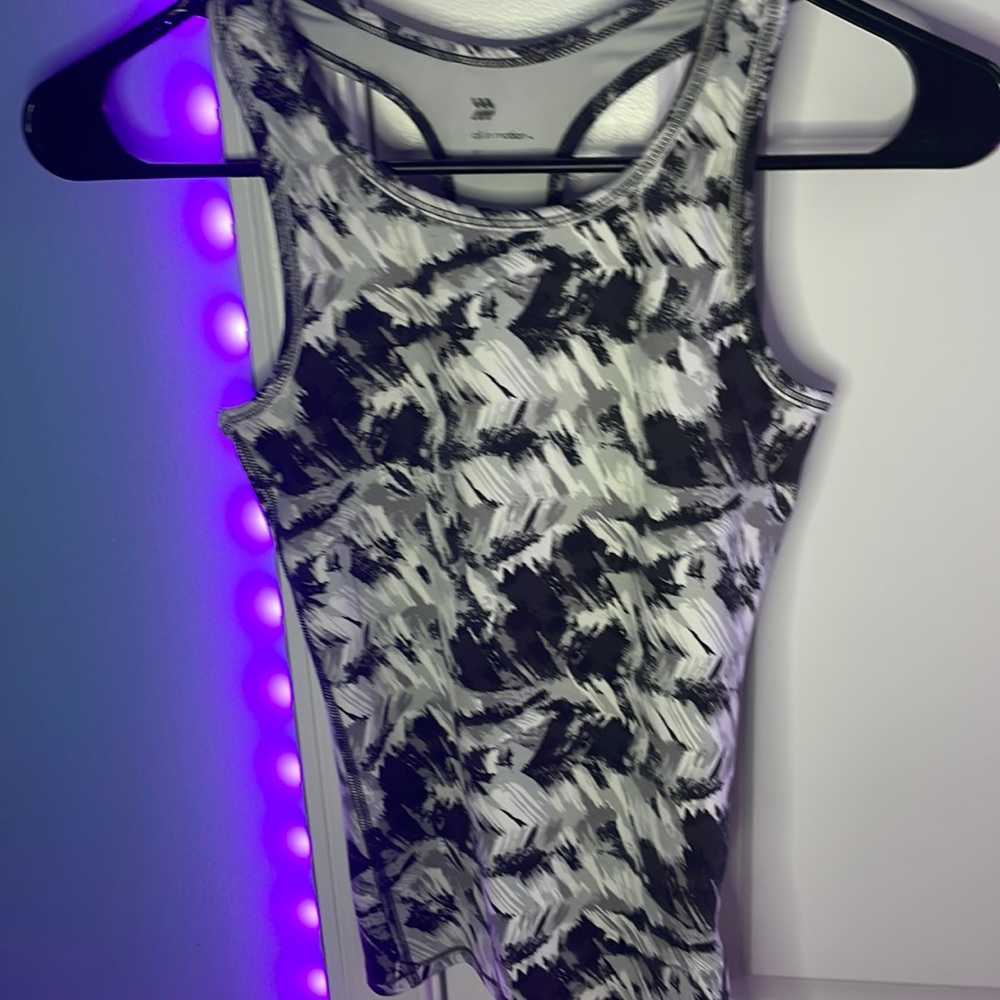 Athletic tank top